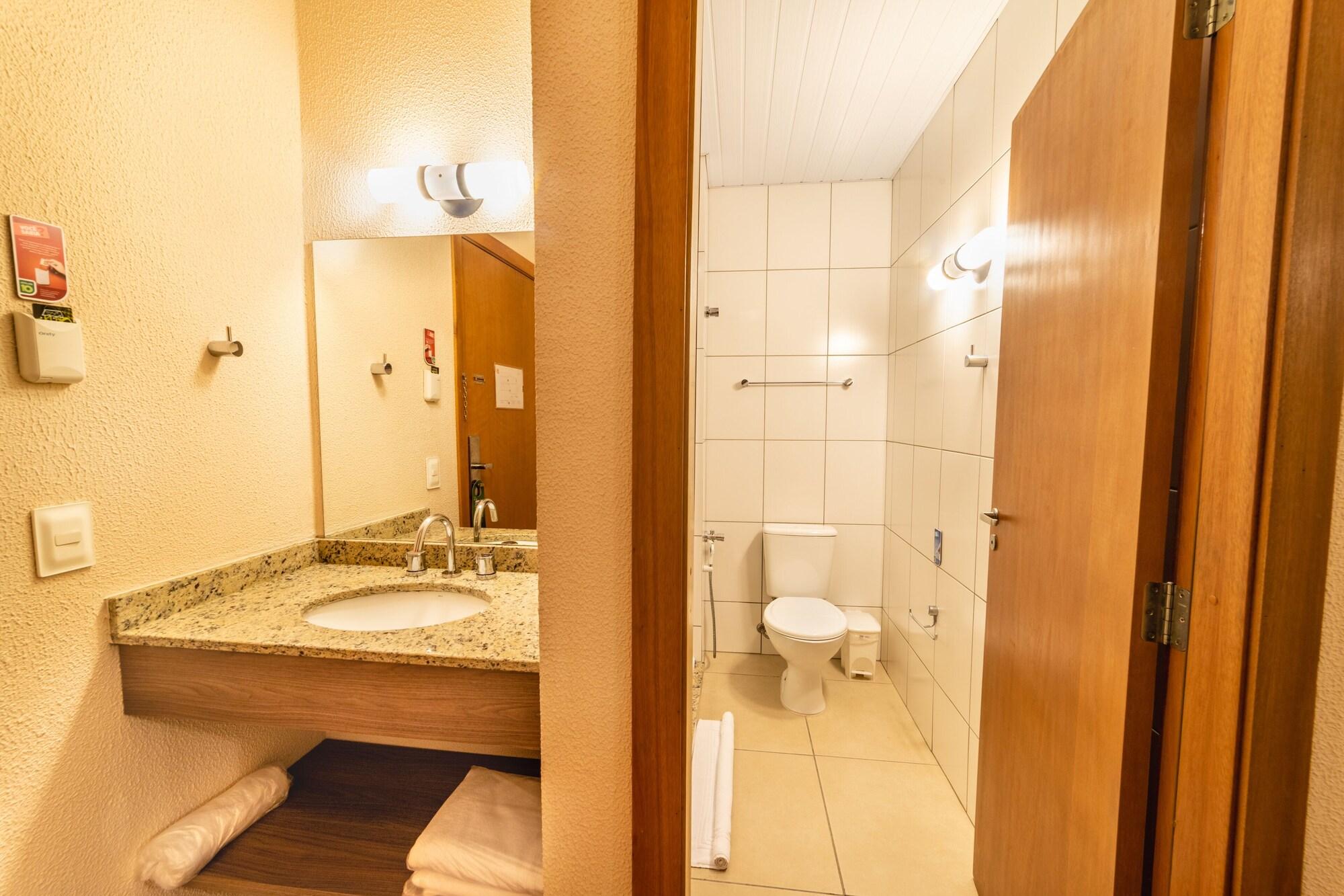 Hotel 10 ג'וינוויל מראה חיצוני תמונה