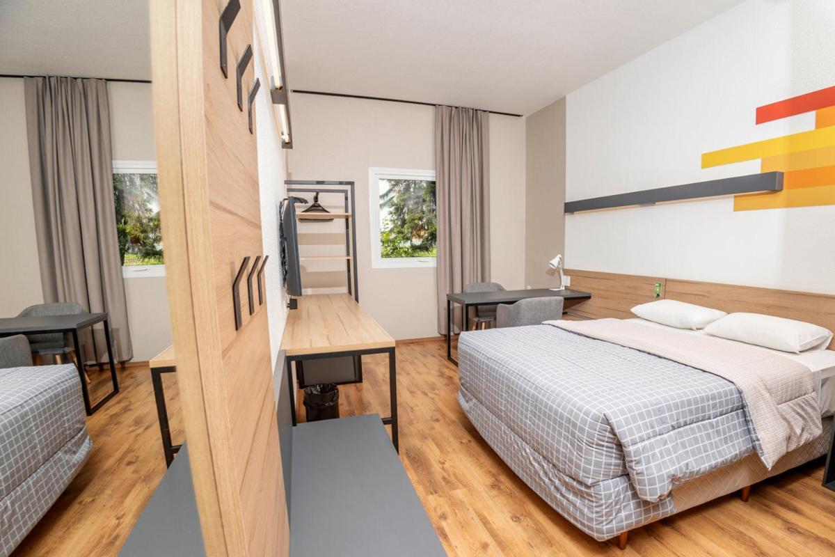 Hotel 10 ג'וינוויל מראה חיצוני תמונה