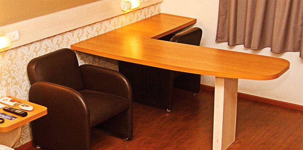 Hotel 10 ג'וינוויל מראה חיצוני תמונה