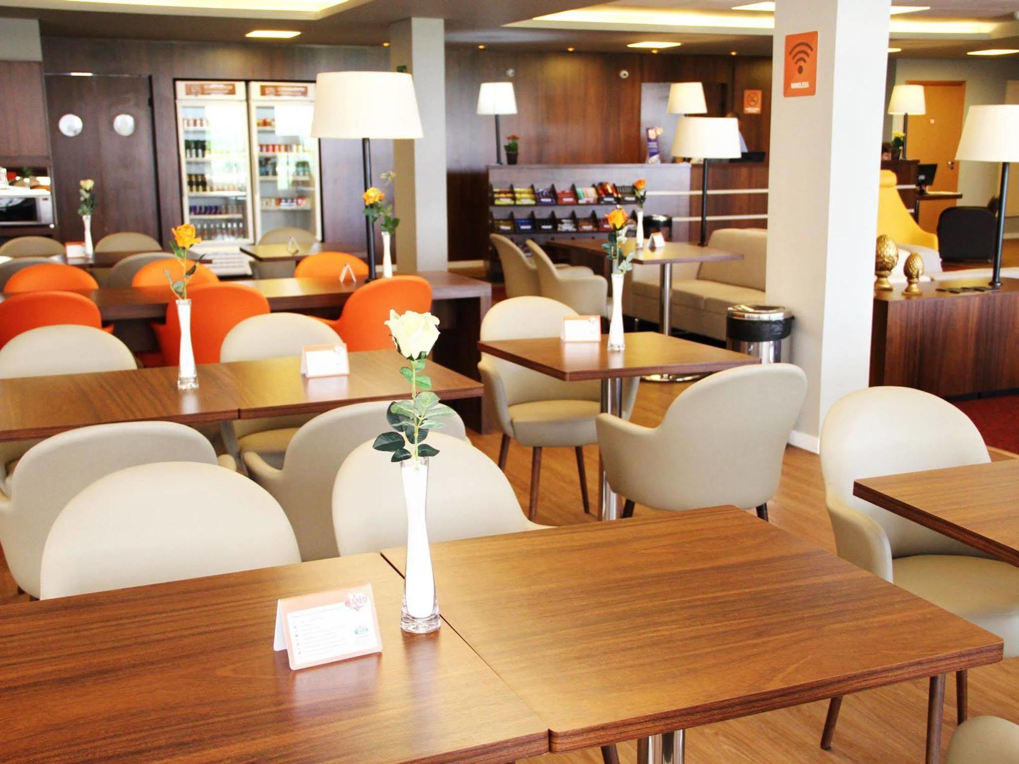 Hotel 10 ג'וינוויל מראה חיצוני תמונה