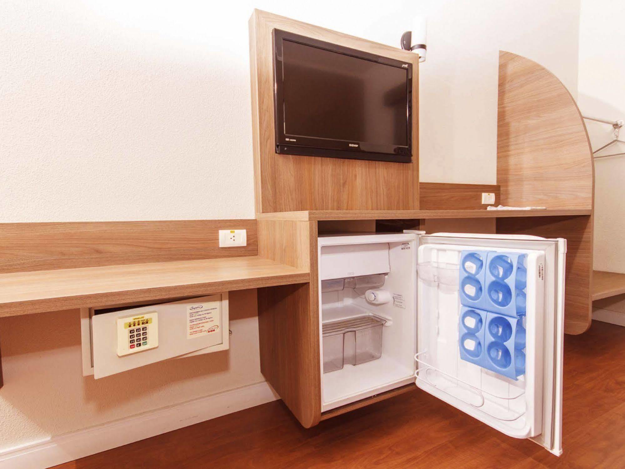 Hotel 10 ג'וינוויל מראה חיצוני תמונה