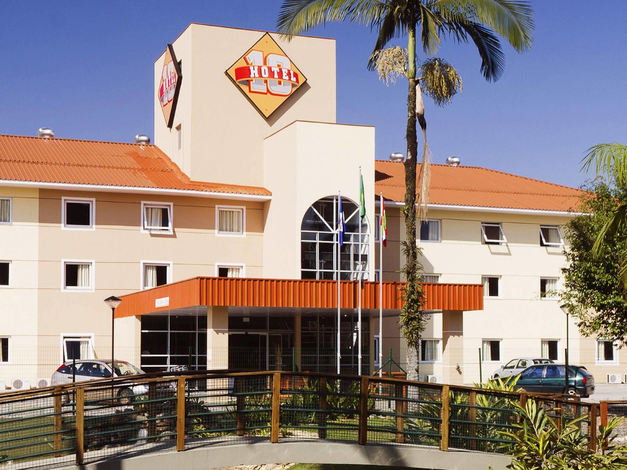 Hotel 10 ג'וינוויל מראה חיצוני תמונה