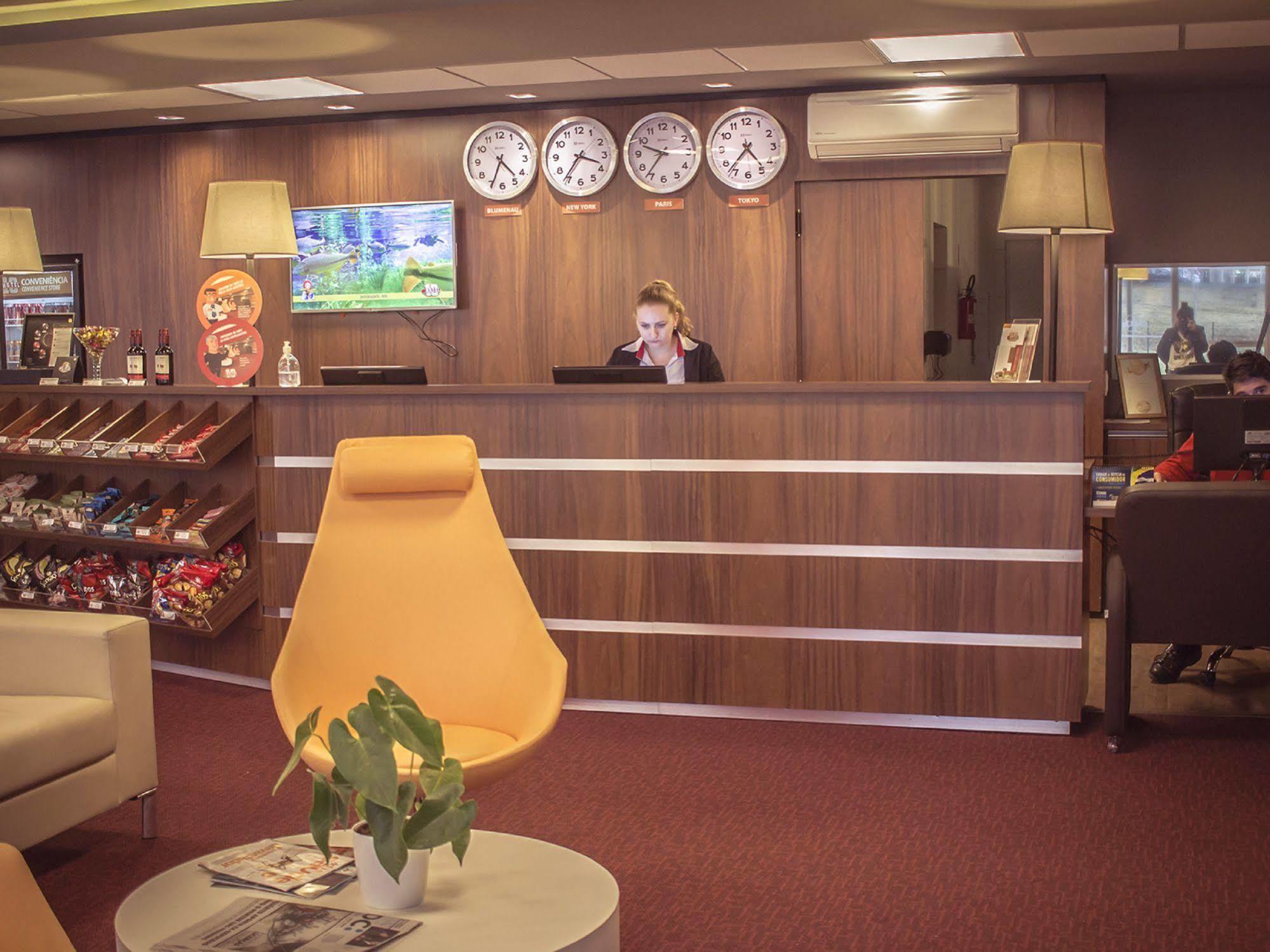 Hotel 10 ג'וינוויל מראה חיצוני תמונה